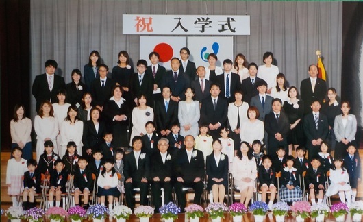 入学式　集合写真 平成30年度の入学式が行われました。