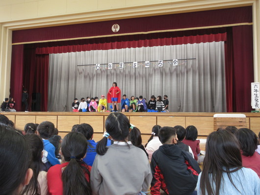 6�N���𑗂��